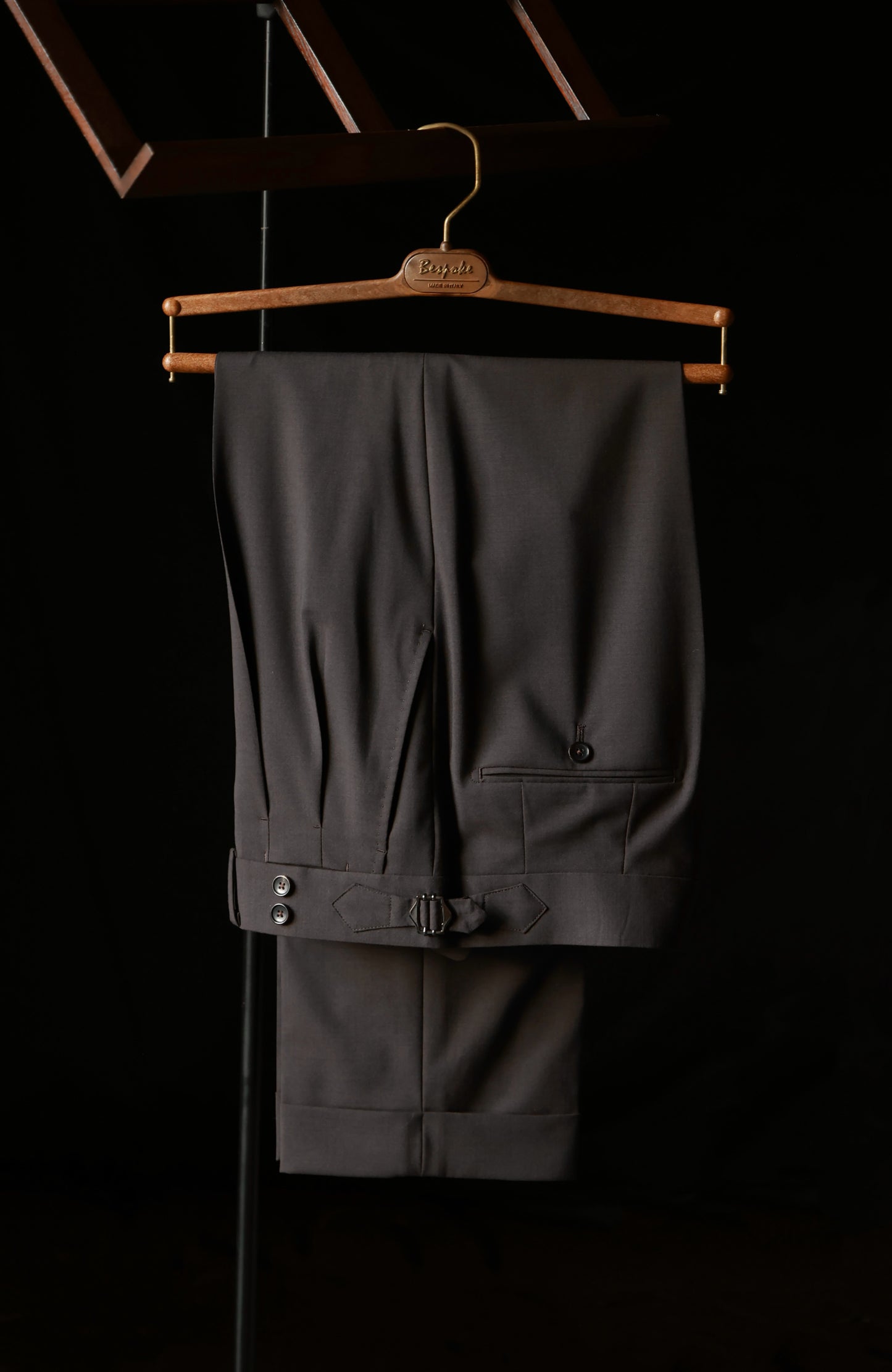 Suit Trousers with Parisian Side Adjusters and High-Waisted — Brown