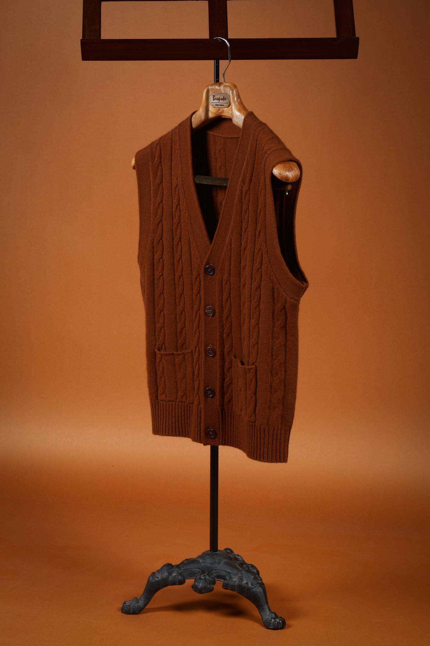 「Chestnut Husk Brown」V-Neck Knit Vest