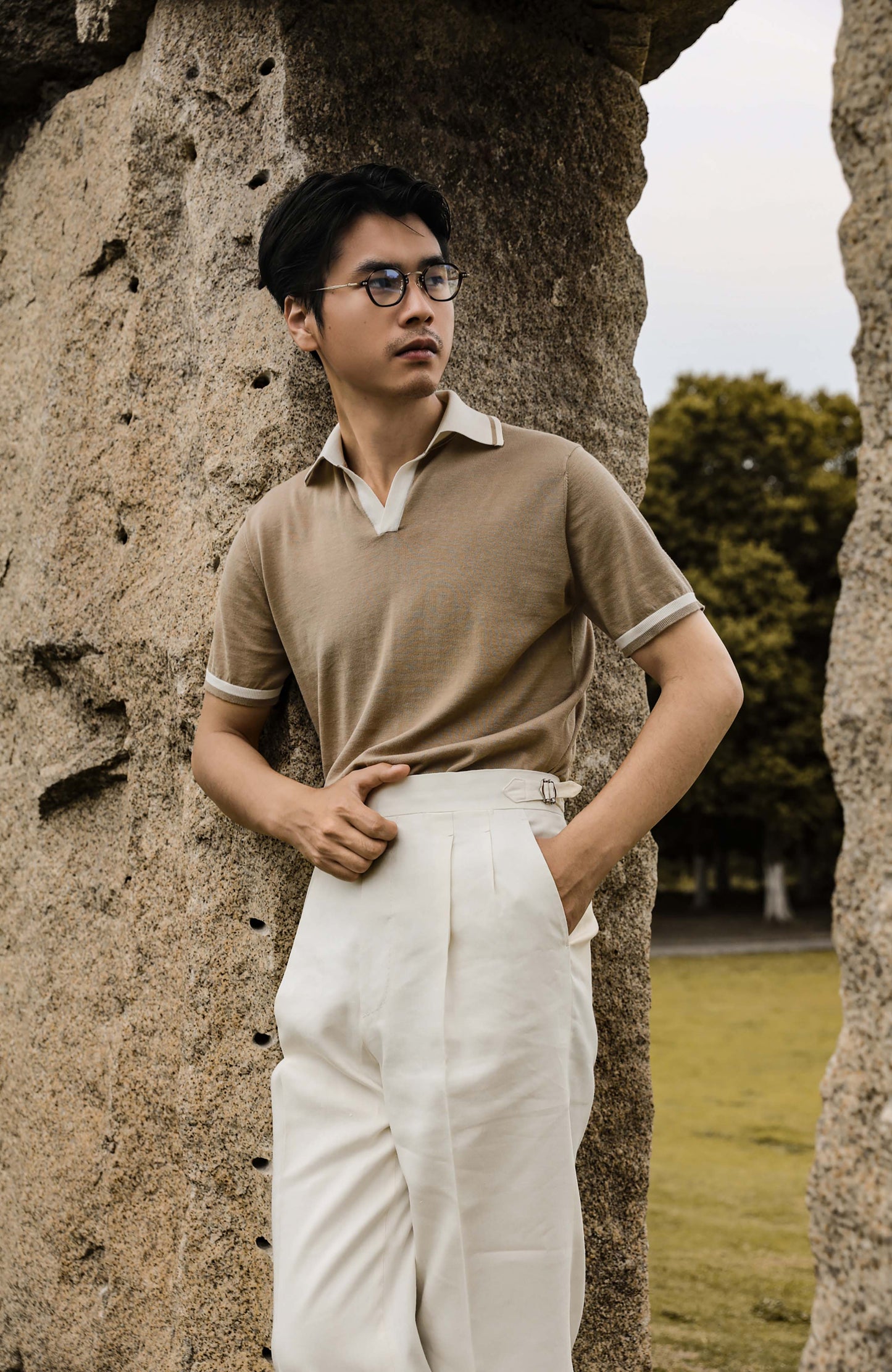 Silk Linen Cotton 16-Gauge Knit Short-Sleeve Polo — Clay Beige / Moonrock Grey