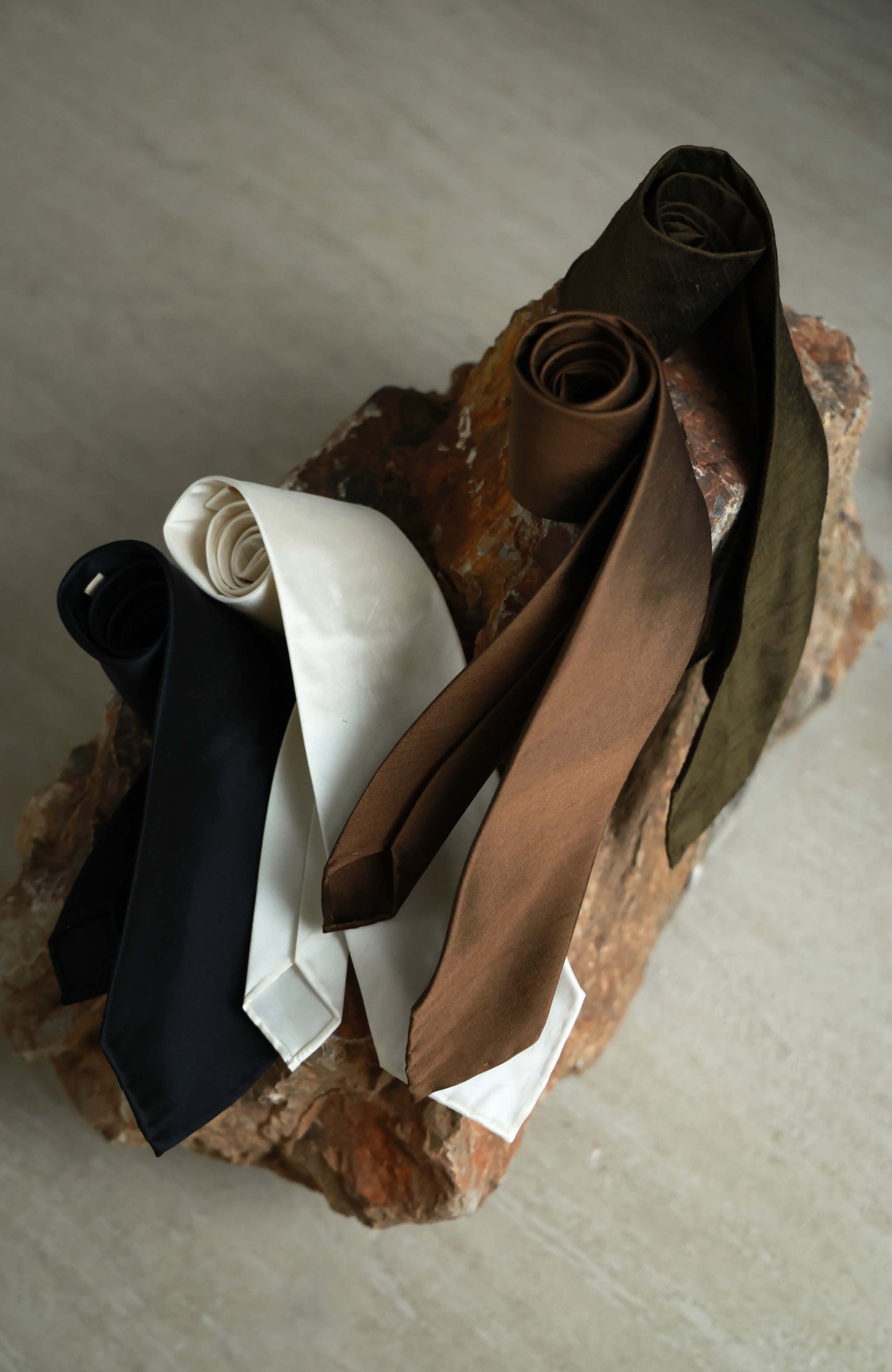 「Satin Shadow Brown」Mulberry silk Three-fold Tie
