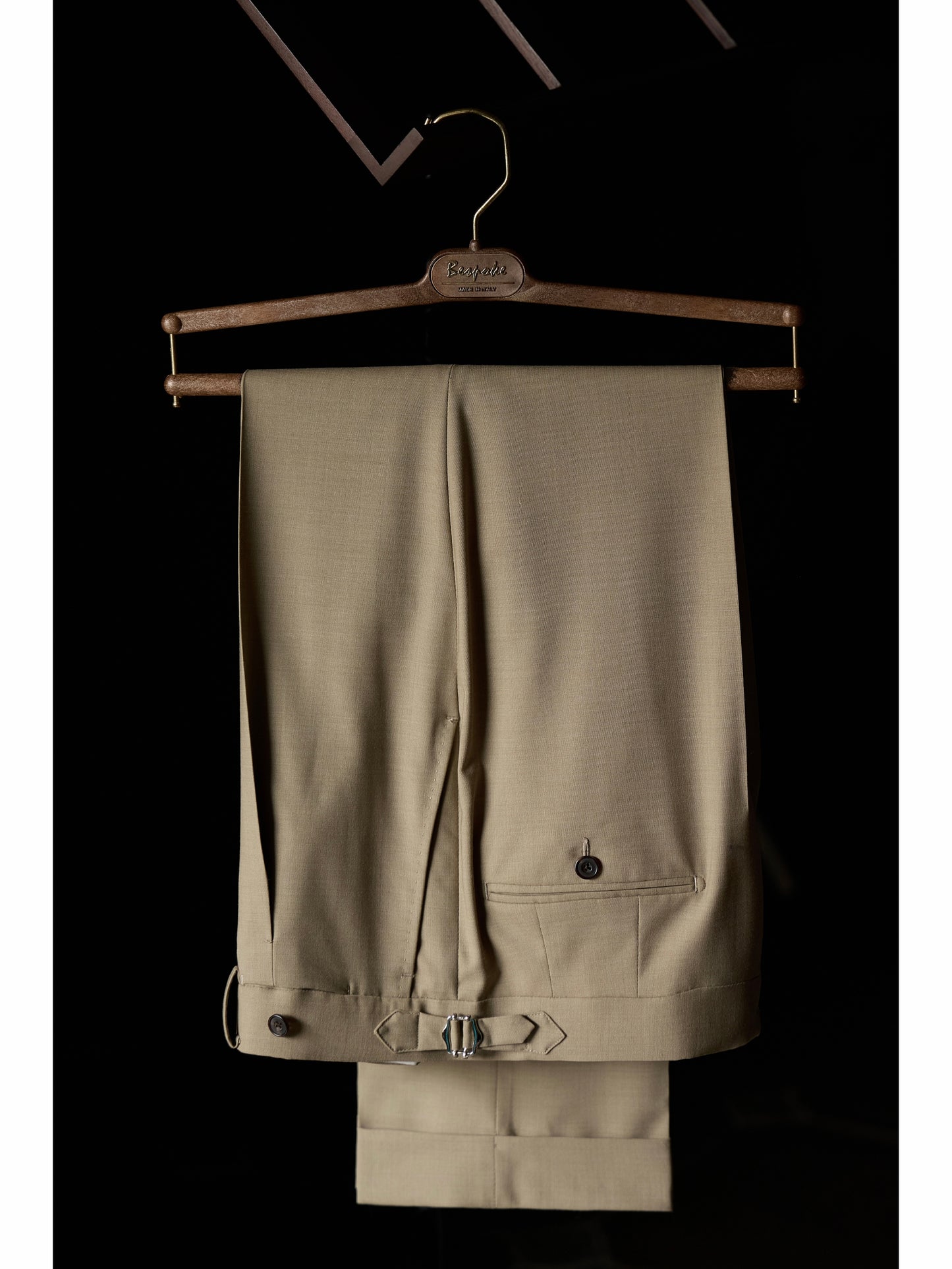 「Sand Trace」Suit Trousers with Merino Wool Parisian Side Adjusters and High-Waisted Single-Pleated