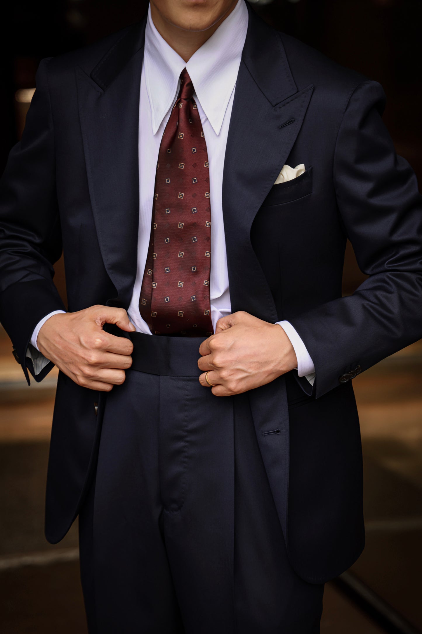 「Vintage Red Background with Floral Pattern」Silk Three-fold Tie D-04