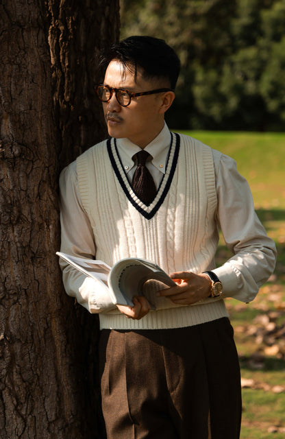 Ivy Vintage V-Neck in Pure Wool — Oatmeal