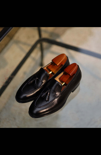 Calf Leather Fringed Blake-Stitched Loafer — Elegant Black/ Dark brown