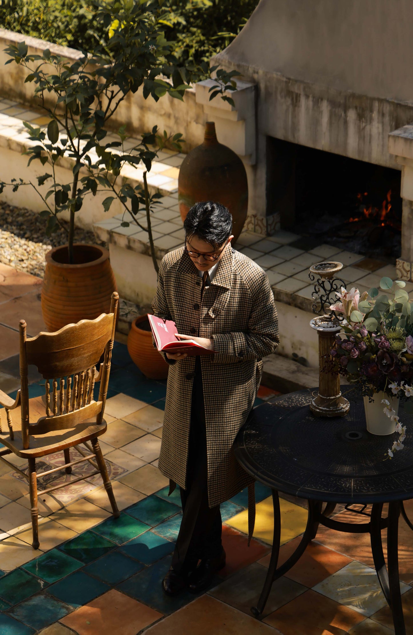 Single-Breasted Balmacaan Coat in Rugged Tweed — Brown Houndstooth