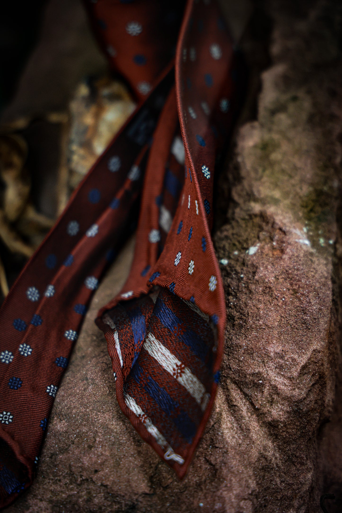 "Vintage red floral" tie 3 fold tie 