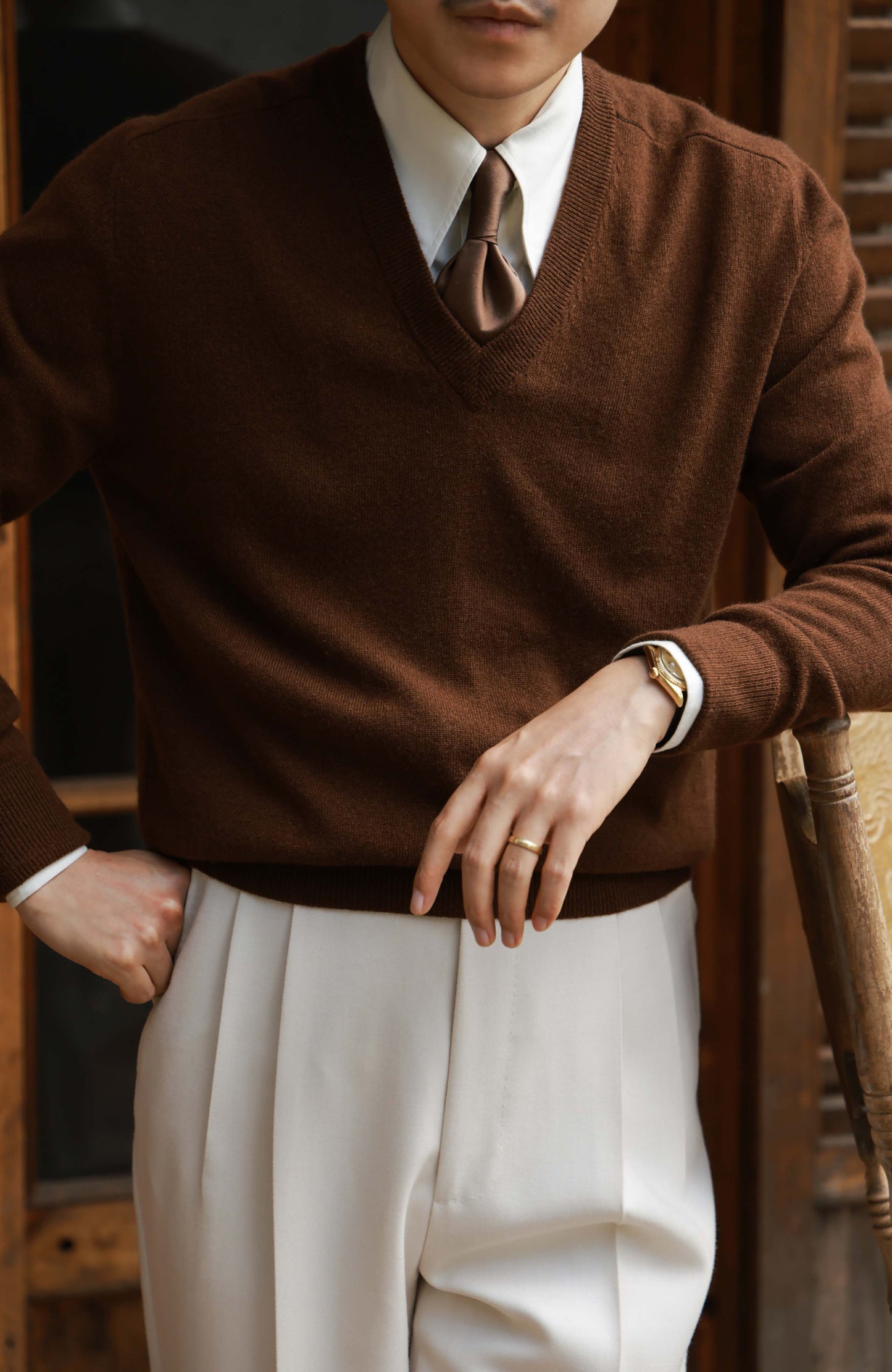 High-Waisted Wool-Cashmere V-Neck Sweater — Maple Brown
