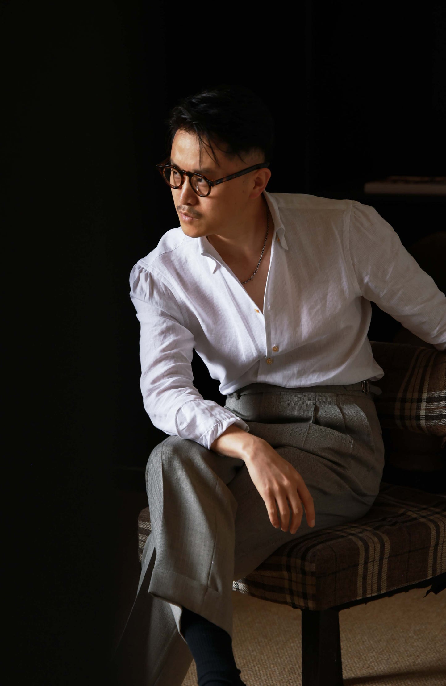 Silk-Wool-Linen Blend Herringbone High-Waisted Trousers with Side-Adjusters — Galaxy Grey