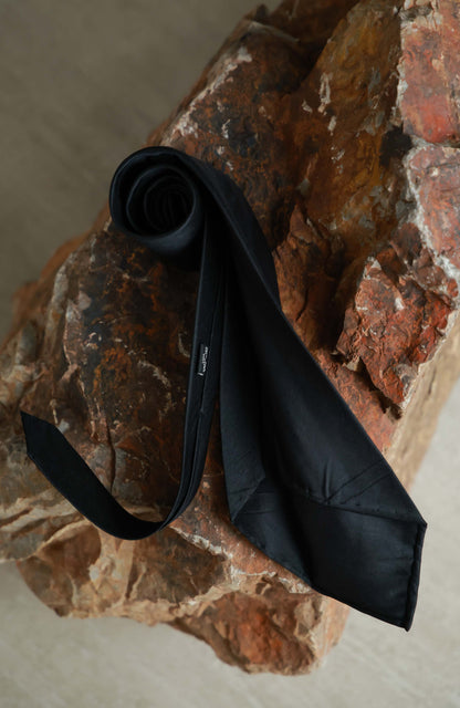 「Phantom Black」Mulberry silk Three-fold Tie
