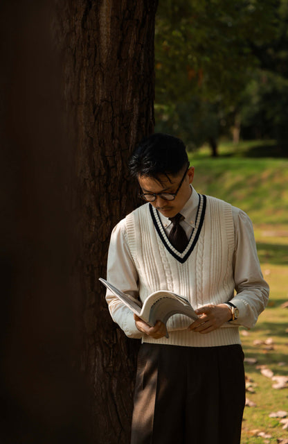 Ivy Vintage V-Neck in Pure Wool — Oatmeal