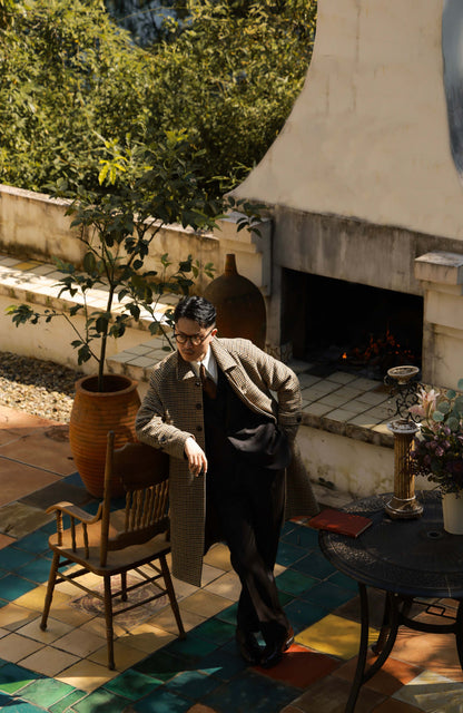 Single-Breasted Balmacaan Coat in Rugged Tweed — Brown Houndstooth