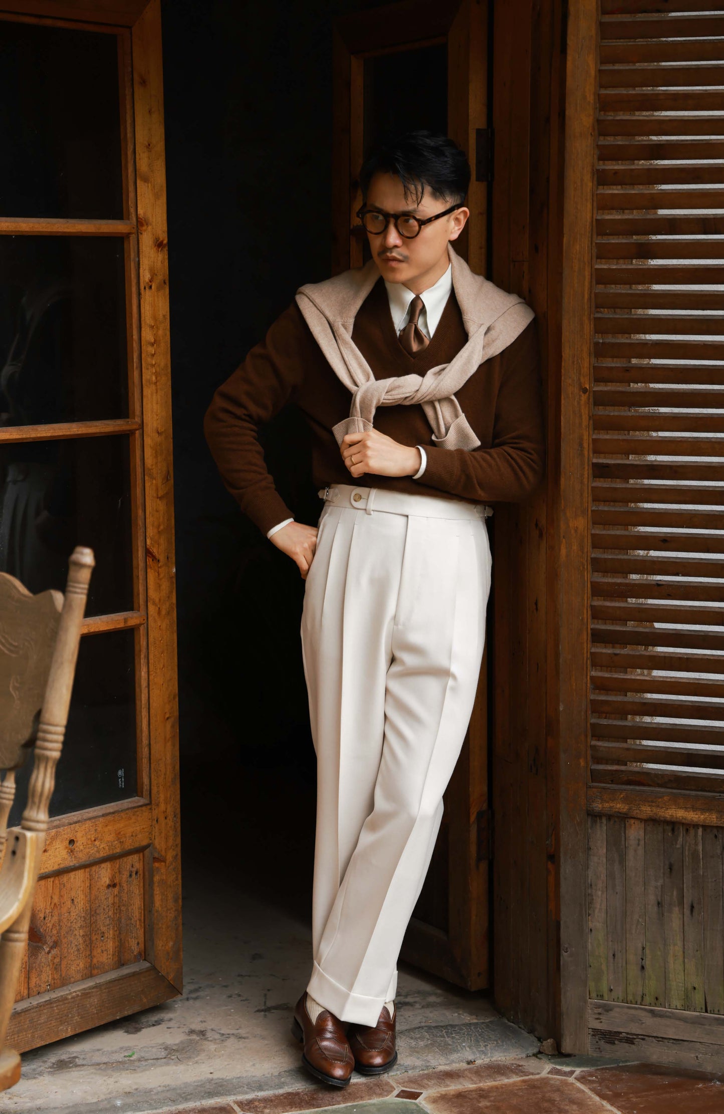 High-Waisted Wool-Cashmere V-Neck Sweater — Maple Brown