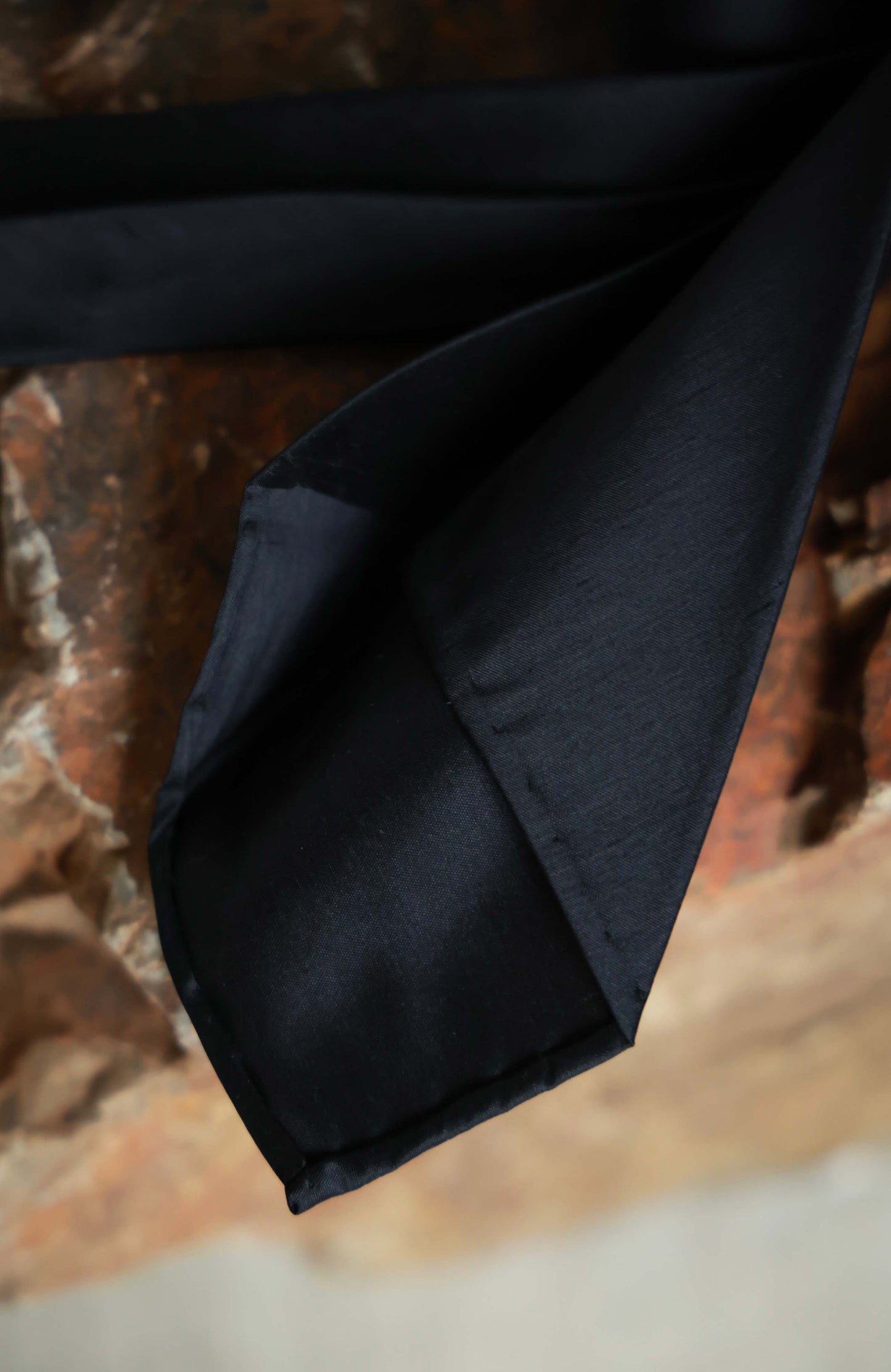 「Phantom Black」Mulberry silk Three-fold Tie
