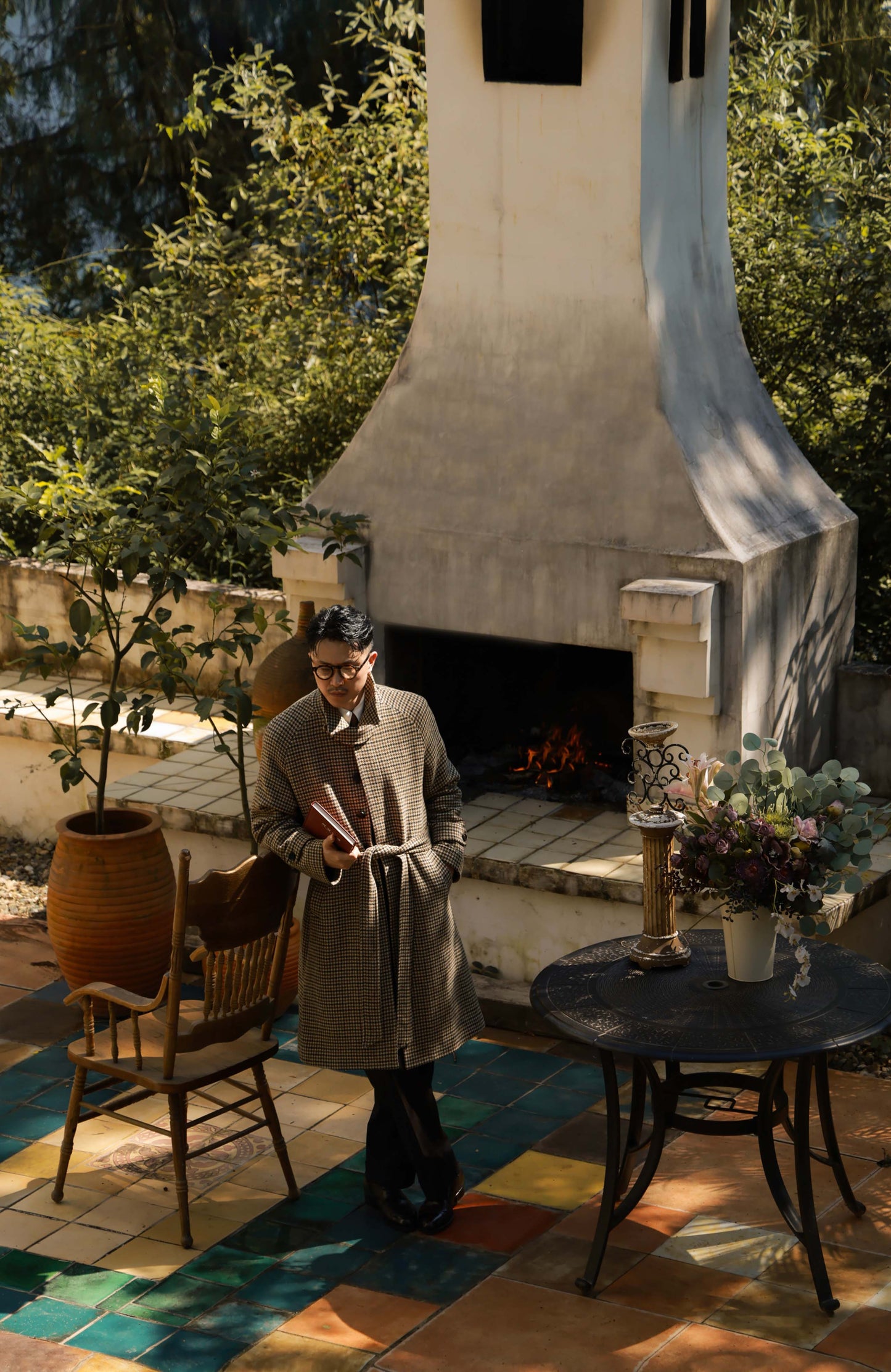 Single-Breasted Balmacaan Coat in Rugged Tweed — Brown Houndstooth