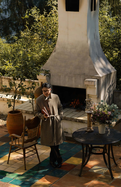 Single-Breasted Balmacaan Coat in Rugged Tweed — Brown Houndstooth