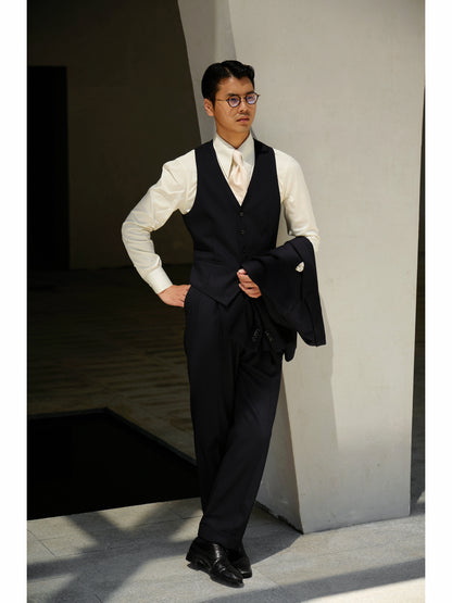 V-Neck Waistcoat in Pure Wool — Phantom Black