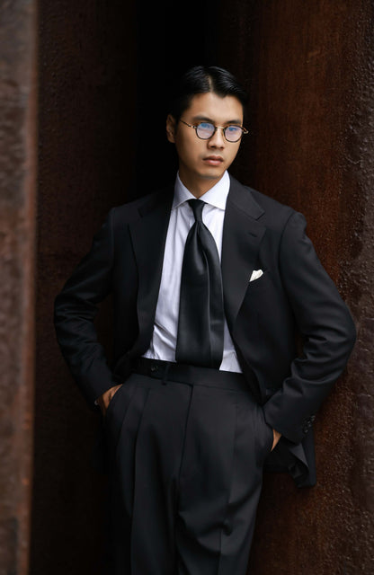 「Phantom Black」Mulberry silk Three-fold Tie