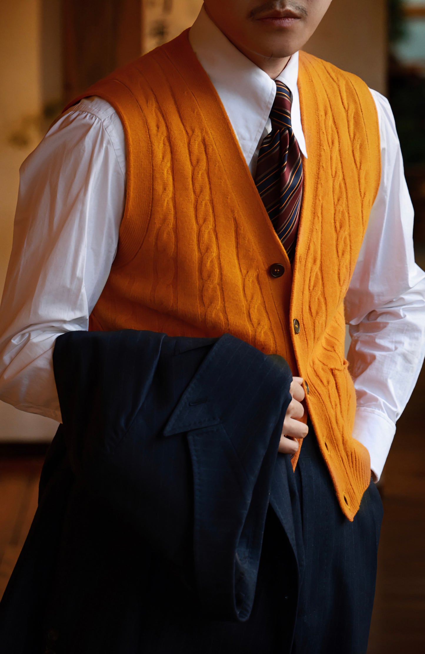 "Yellow River Glaze" V-neck sweater vest 