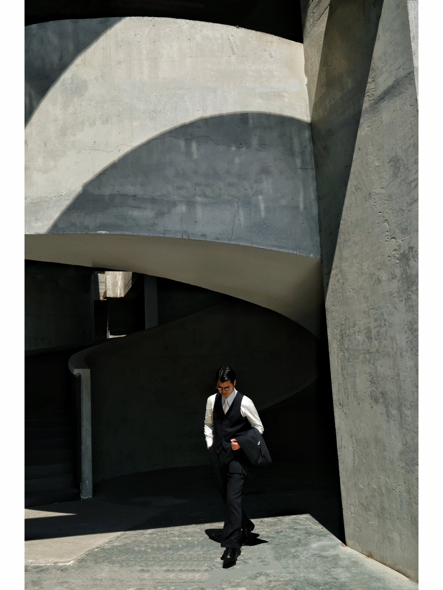 V-Neck Waistcoat in Pure Wool — Phantom Black