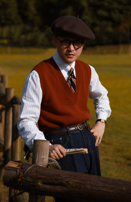 "Old Dream Orange" V-neck sweater vest 