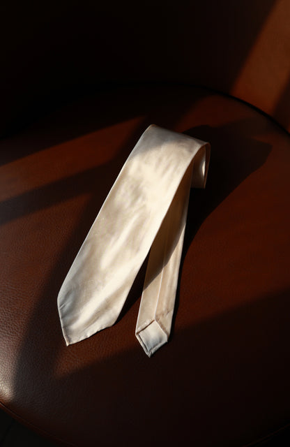 "White Moonlight" tie 3 fold tie 