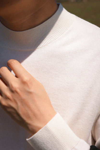 "Used White" Half Turtleneck Sweater 