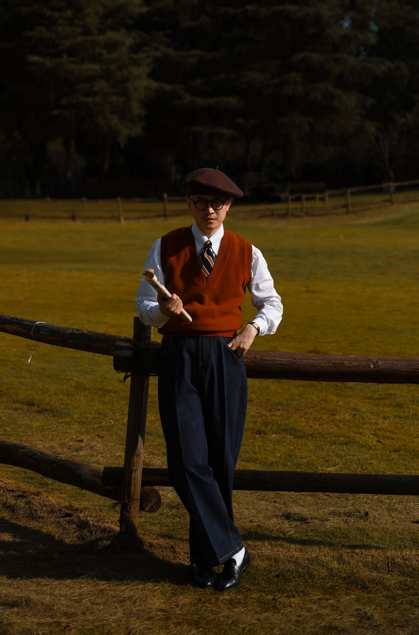 "Old Dream Orange" V-neck sweater vest 