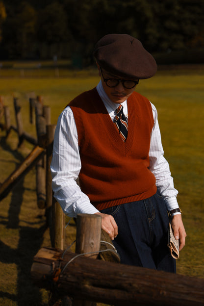 "Old Dream Orange" V-neck sweater vest 