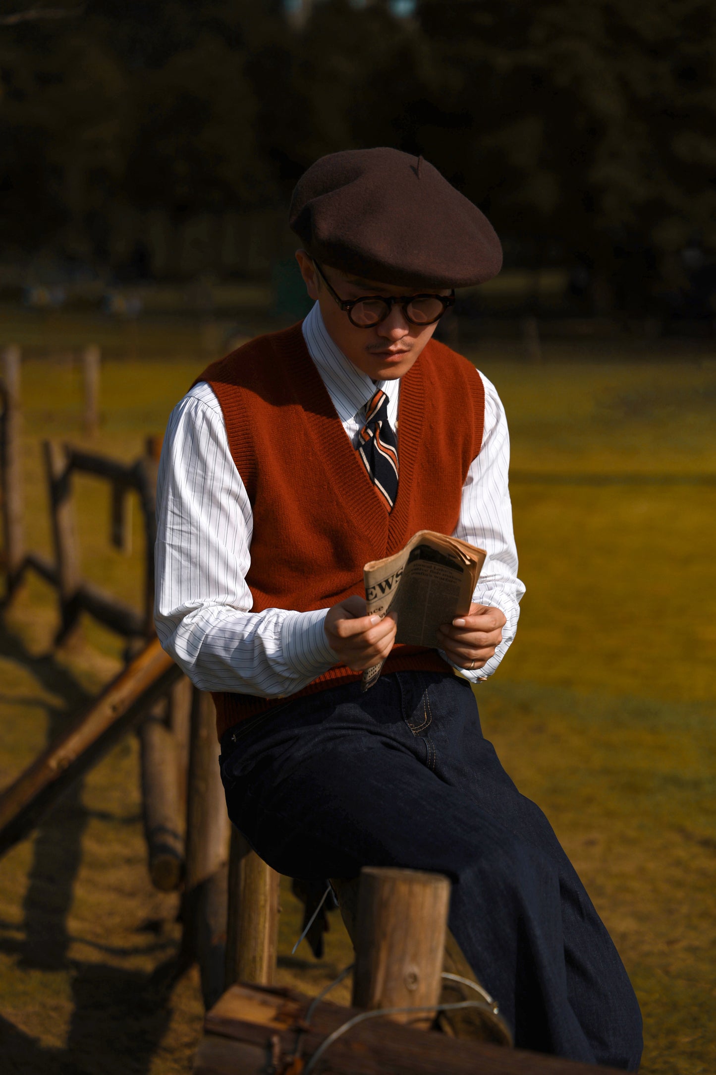 "Old Dream Orange" V-neck sweater vest 