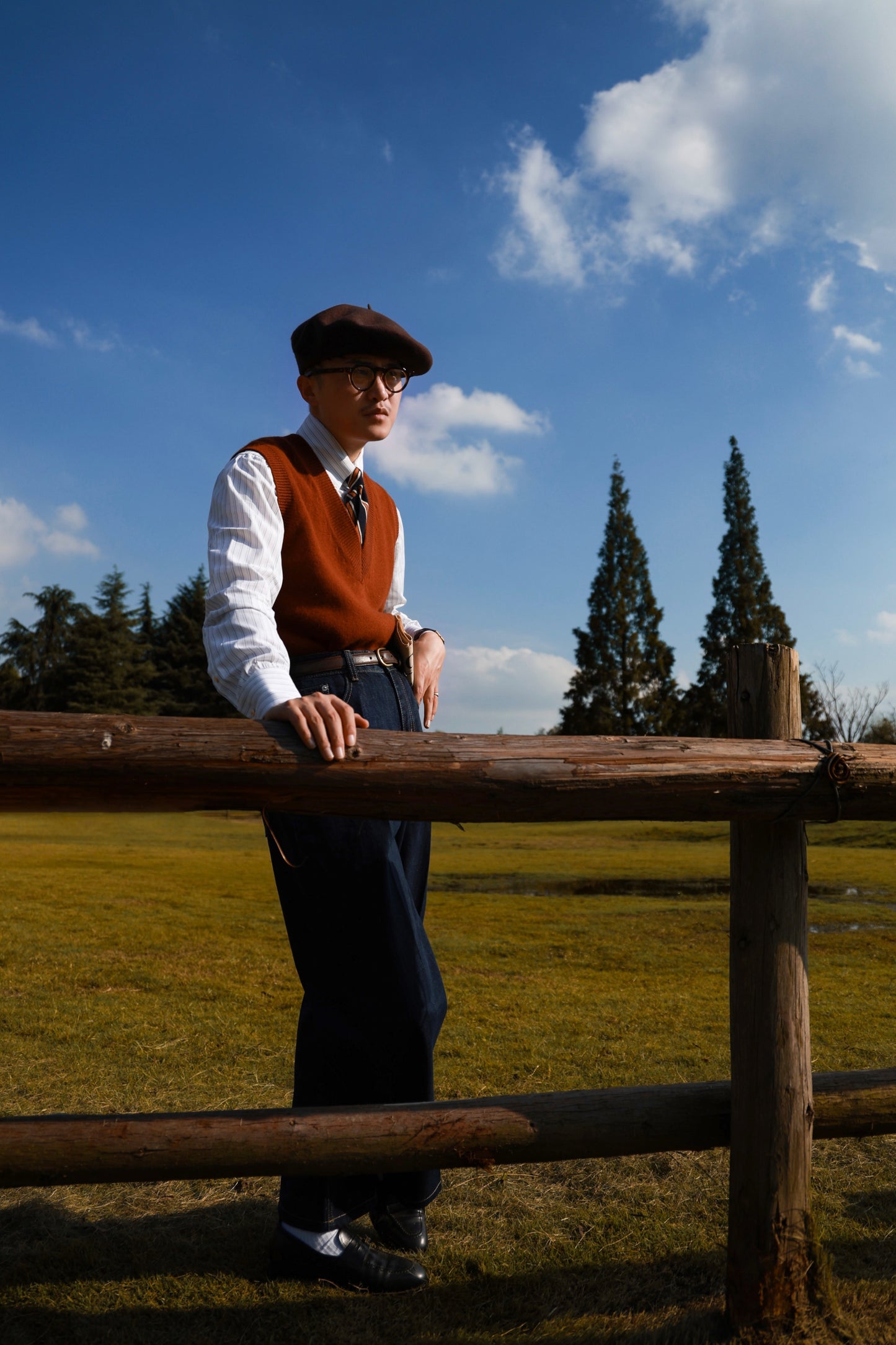 "Old Dream Orange" V-neck sweater vest 