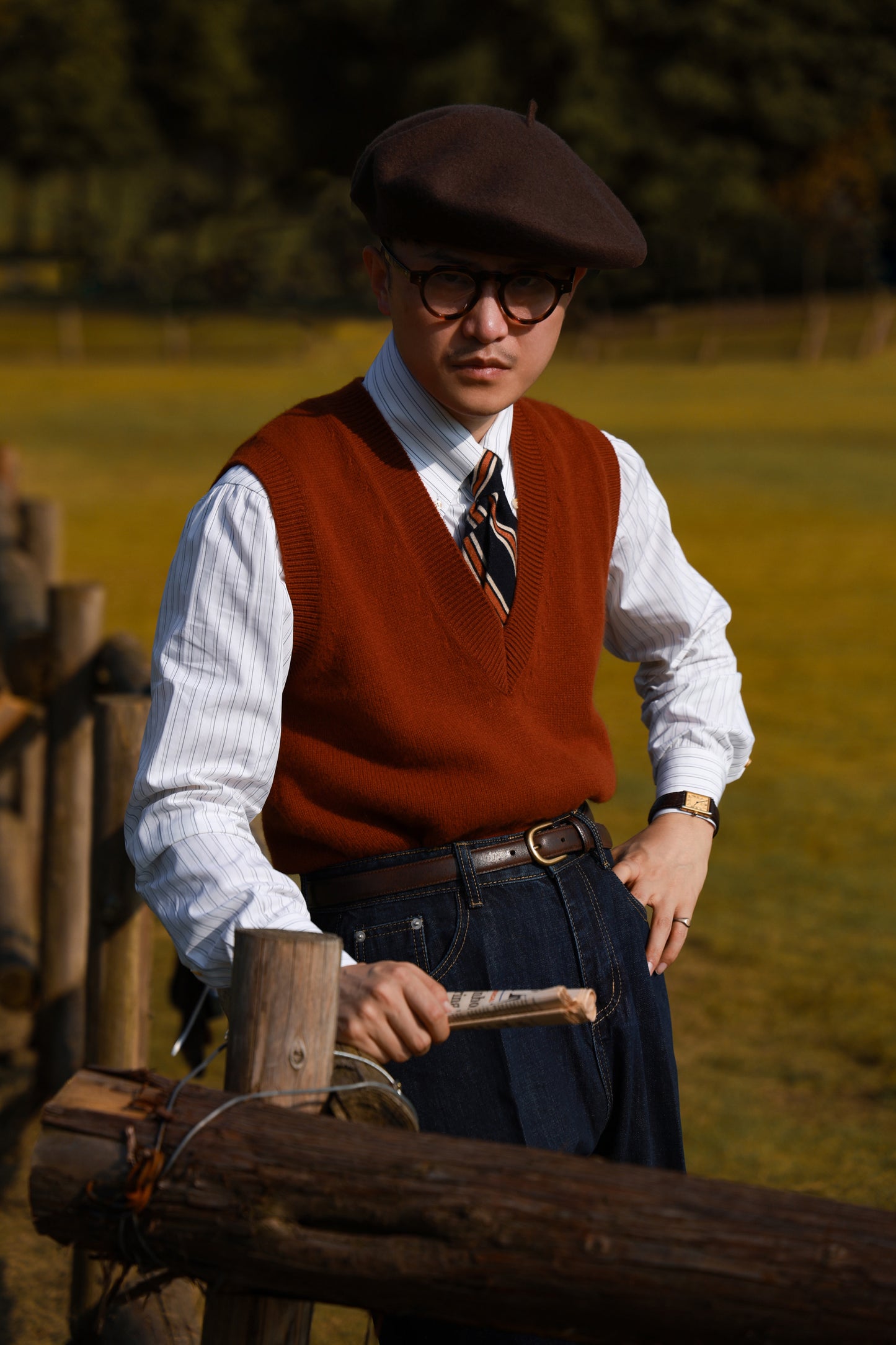 "Old Dream Orange" V-neck sweater vest 