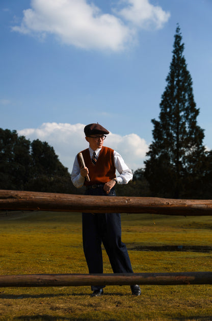 "Old Dream Orange" V-neck sweater vest 