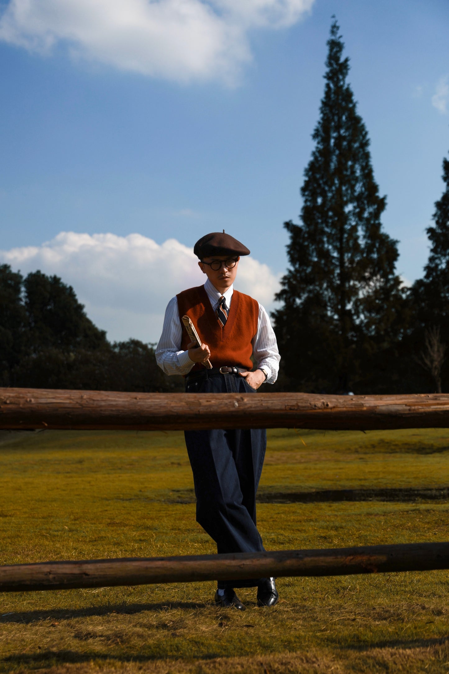 "Old Dream Orange" V-neck sweater vest 