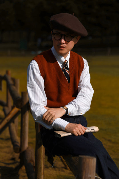 "Old Dream Orange" V-neck sweater vest 