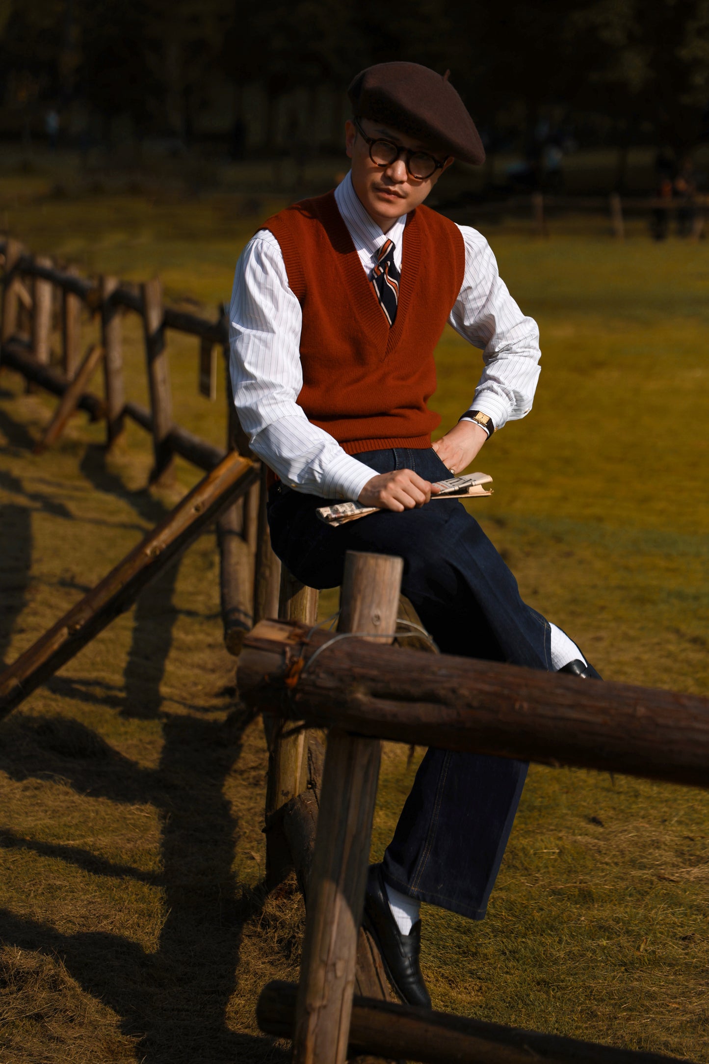 "Old Dream Orange" V-neck sweater vest 