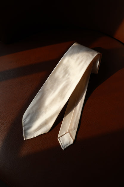 "White Moonlight" tie 3 fold tie 