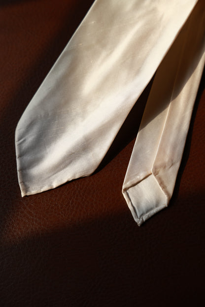 "White Moonlight" tie 3 fold tie 