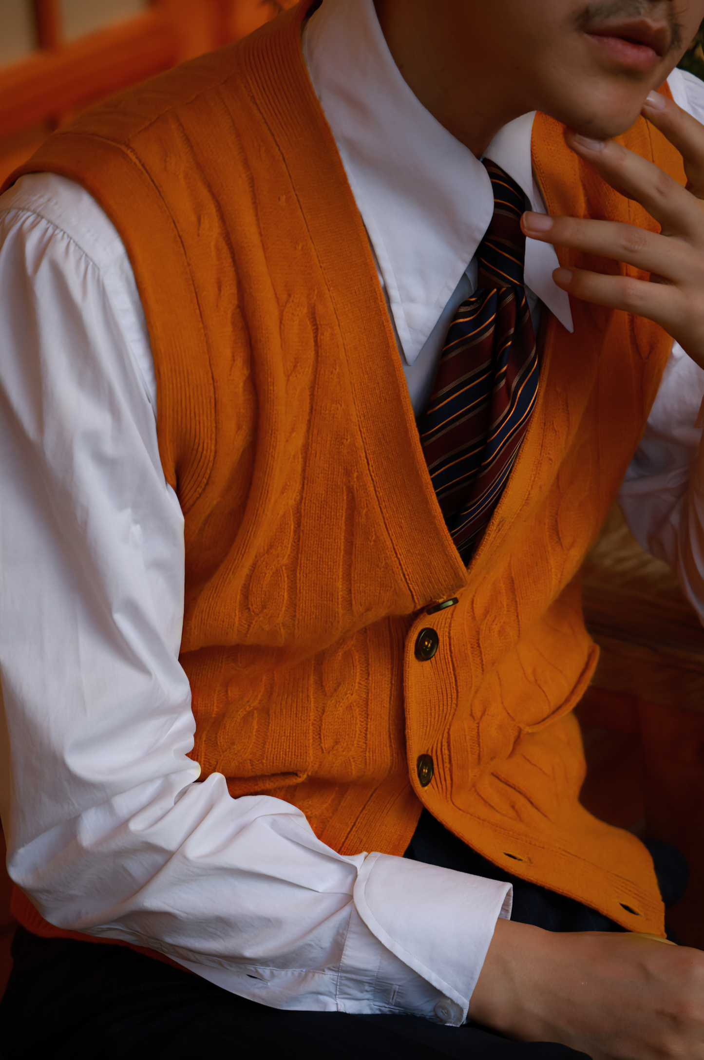 "Yellow River Glaze" V-neck sweater vest 